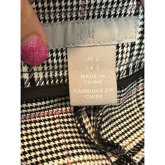 H&M black cream plaid flat front straight legs pants size 2 - Picture 3 of 8